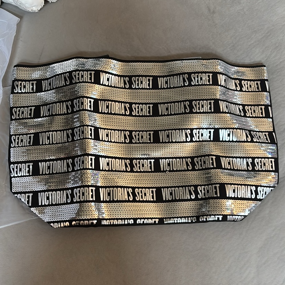 NWT VS Tote